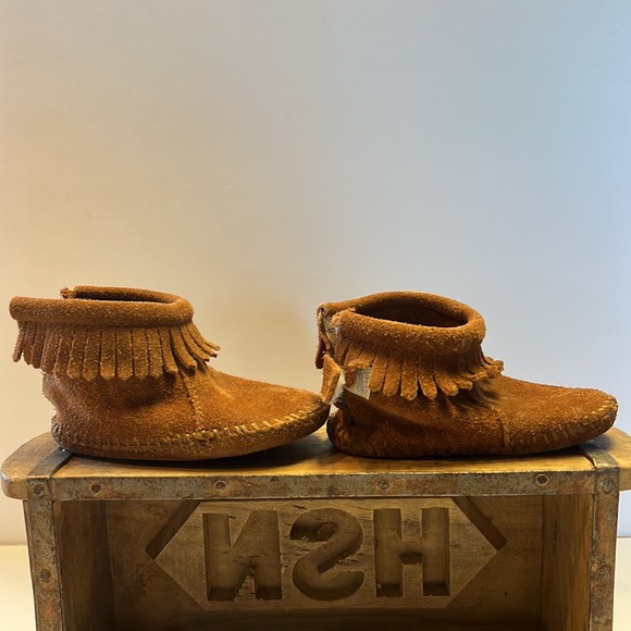 Minnetonka moccasins - Picture 2 of 6